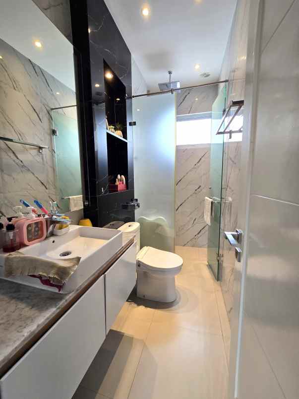 dijual rumah cluster regina metland cakung