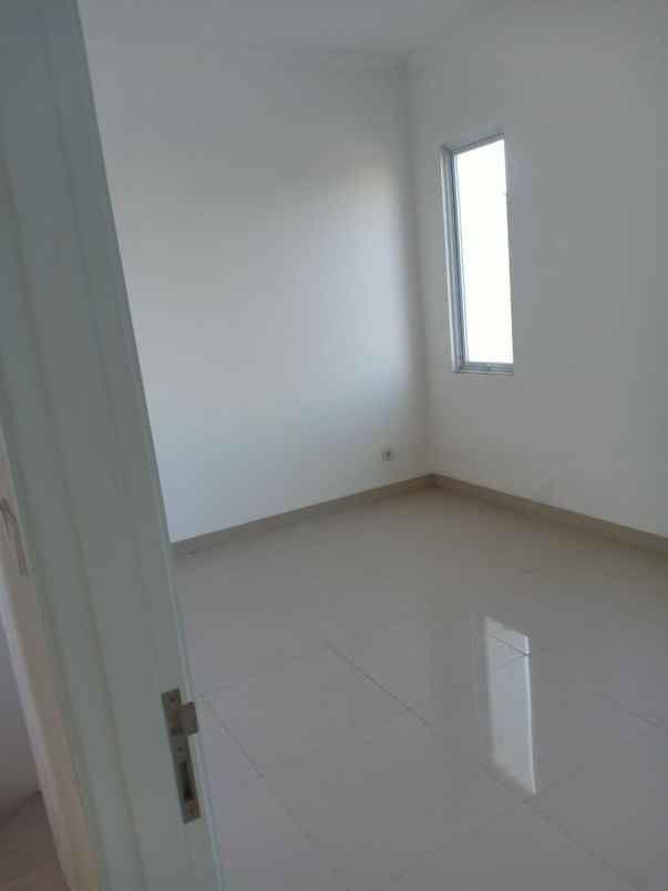 dijual rumah cluster thames jgc