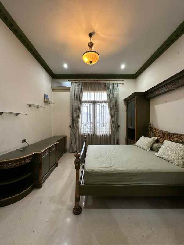 dijual rumah dalam komplek aman 24 jam di pulomas