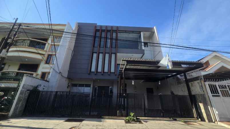 dijual rumah dharmahusada indah