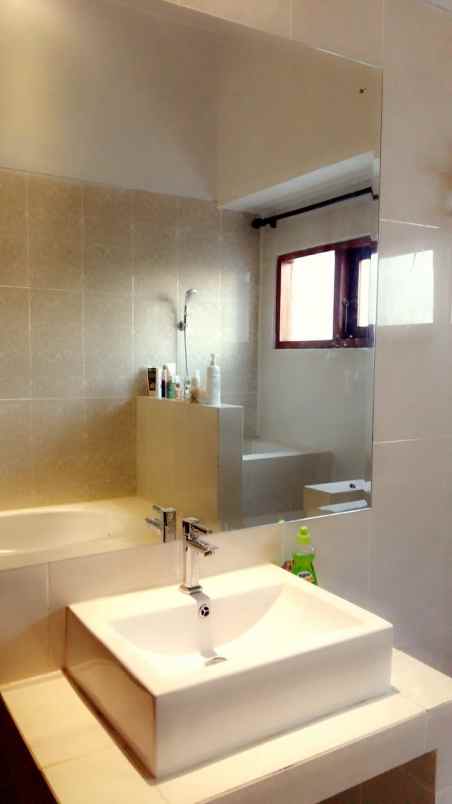 dijual rumah di jalan pakel sumber solo