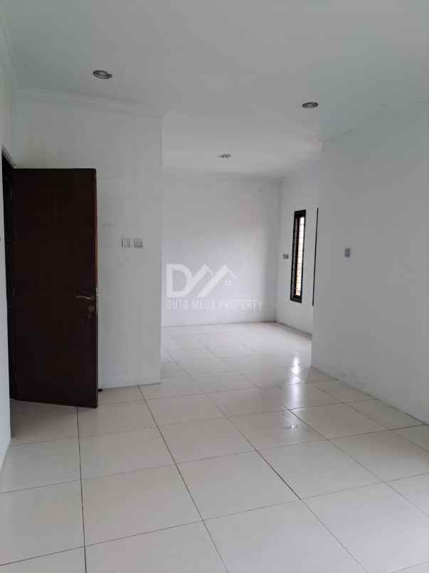 dijual rumah di villa melati mas