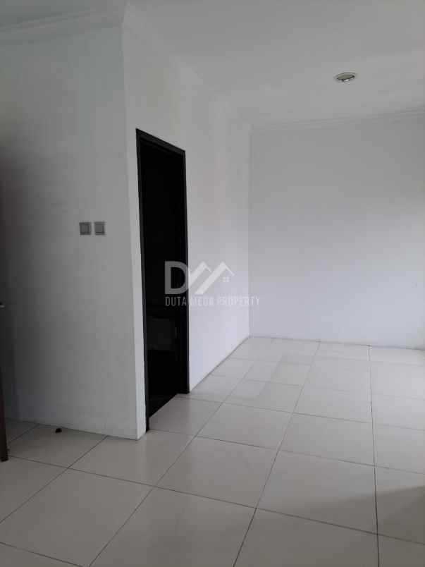 dijual rumah di villa melati mas