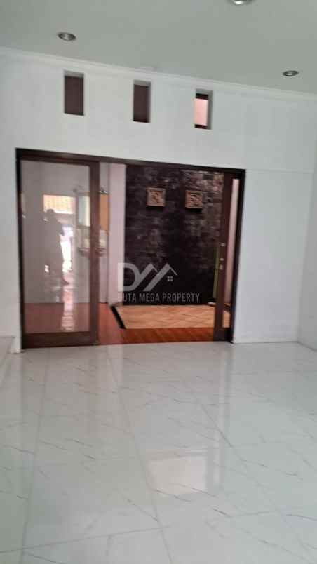 dijual rumah di villa melati mas