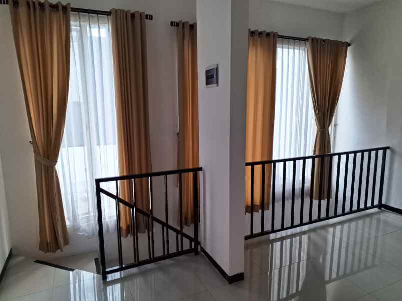 dijual rumah diamond park residence