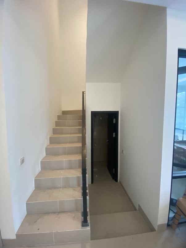 dijual rumah dian istana the white house