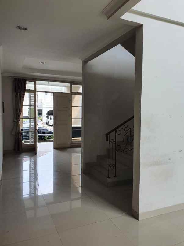 dijual rumah emerald mansion lippo cikarang