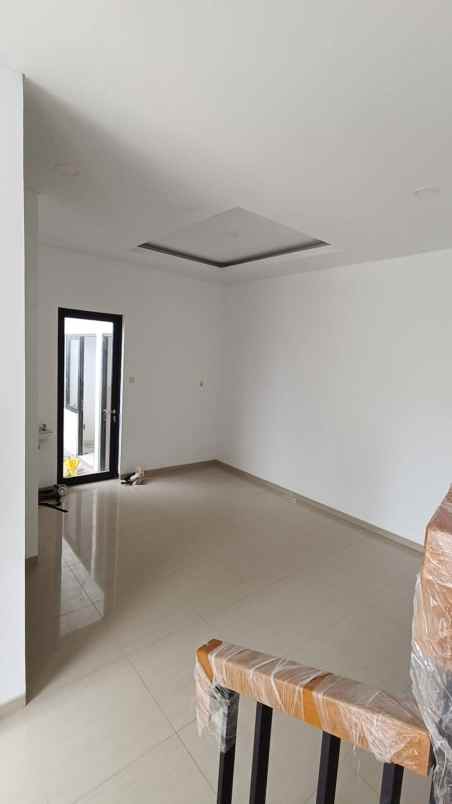 dijual rumah gading pantai