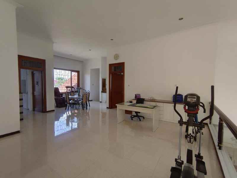 dijual rumah galaxy bumi permai surabaya