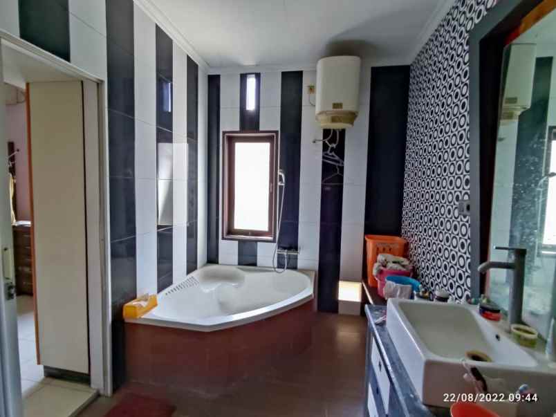 dijual rumah gayungsari barat