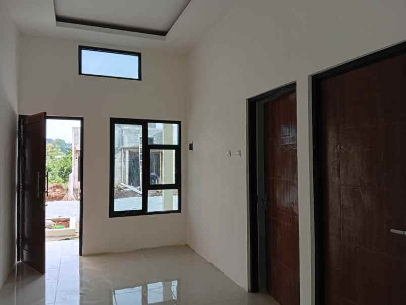dijual rumah gedawang