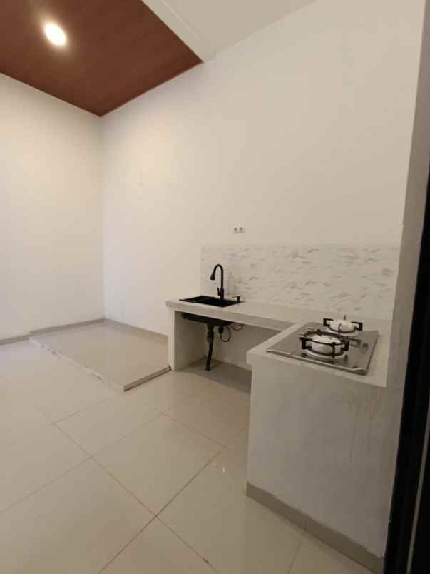 dijual rumah gedawang