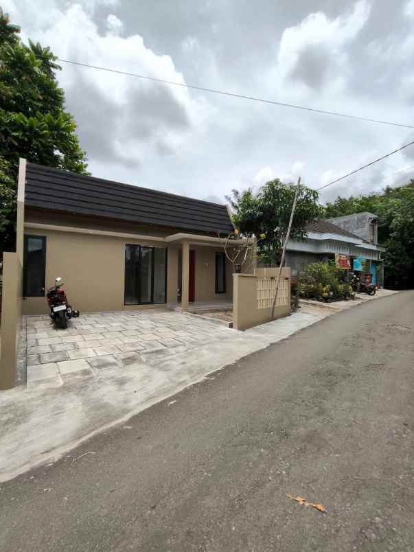 dijual rumah gentan kaliurang km 10