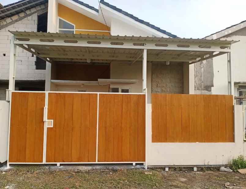 dijual rumah golden berry