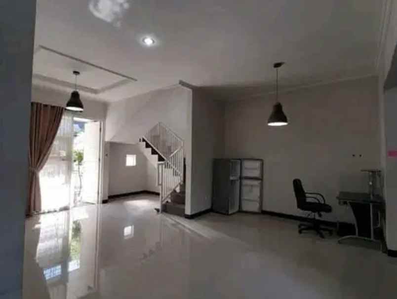 dijual rumah graha gayungsari jl