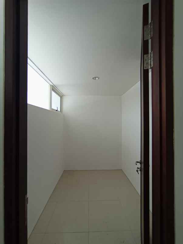 dijual rumah graha natura