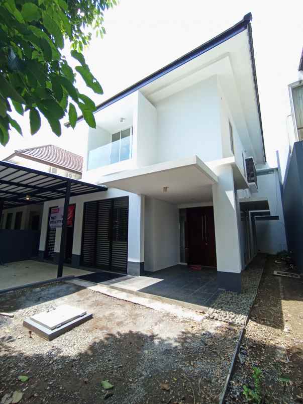 dijual rumah graha natura