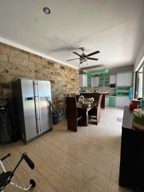 dijual rumah graha raya