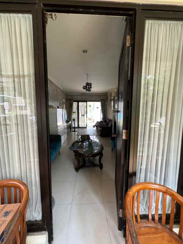 dijual rumah graha raya