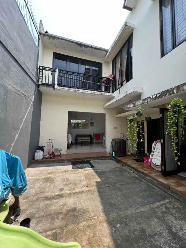 dijual rumah graha raya