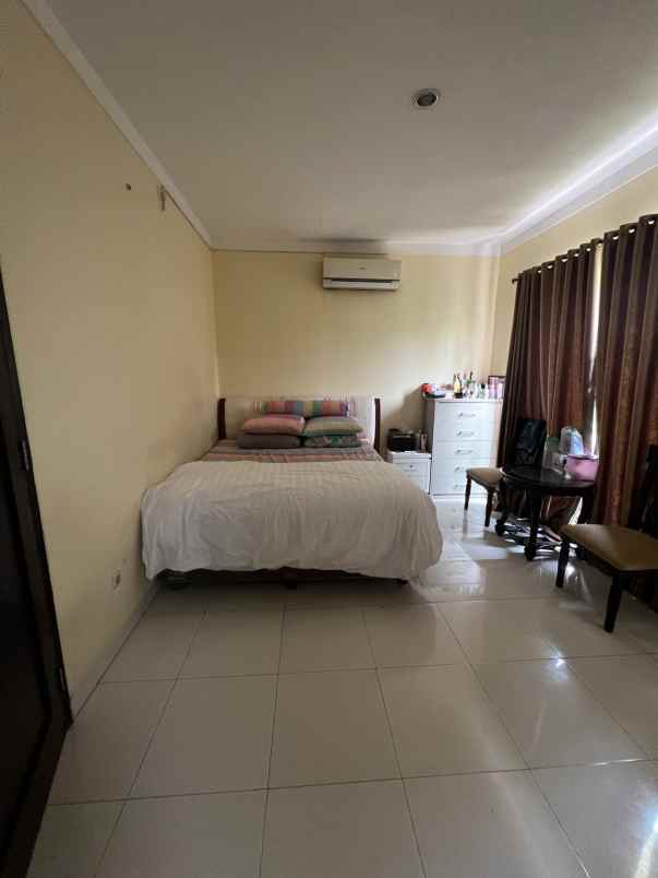dijual rumah graha raya