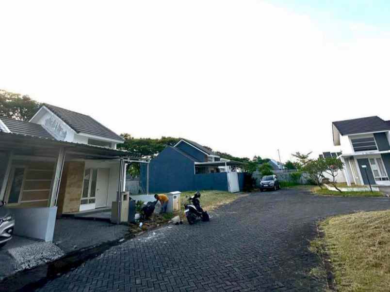 dijual rumah grand sunrise menganti