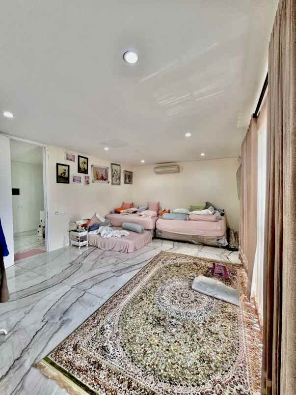 dijual rumah greenlake citraland