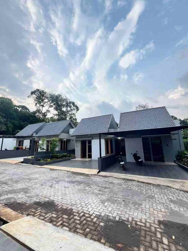 dijual rumah gunung pati