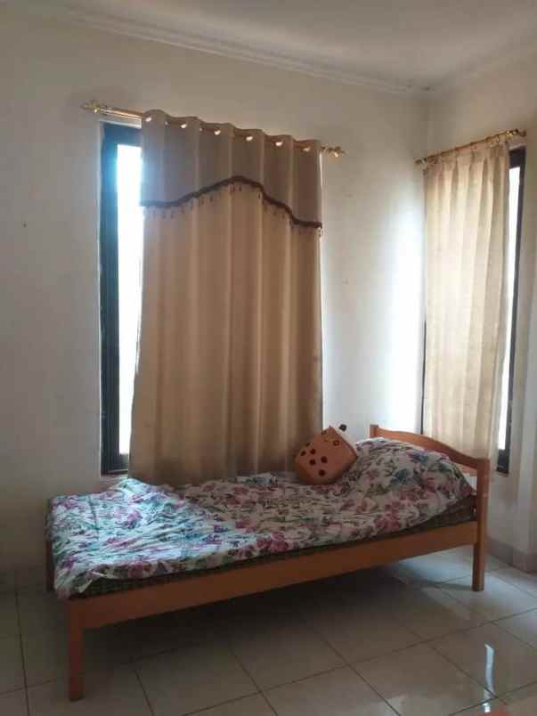 dijual rumah hook 2 lantai di legenda wisata cibubur