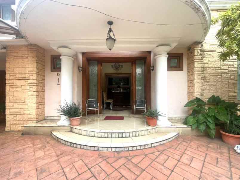 dijual rumah hook mewah bintaro kolam renang