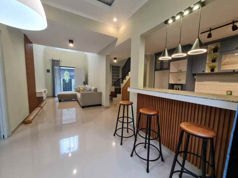 dijual rumah jaka setia