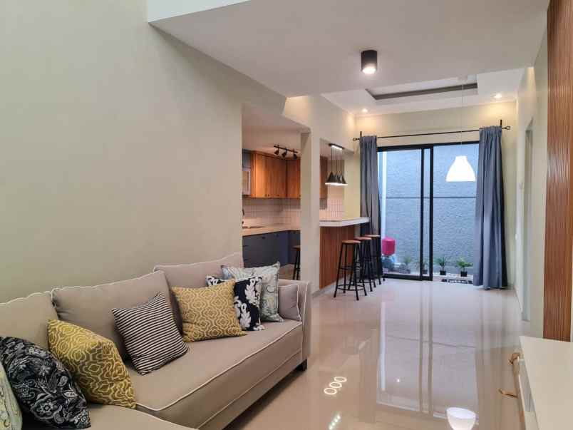 dijual rumah jaka setia