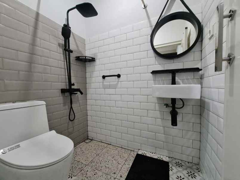 dijual rumah jaka setia