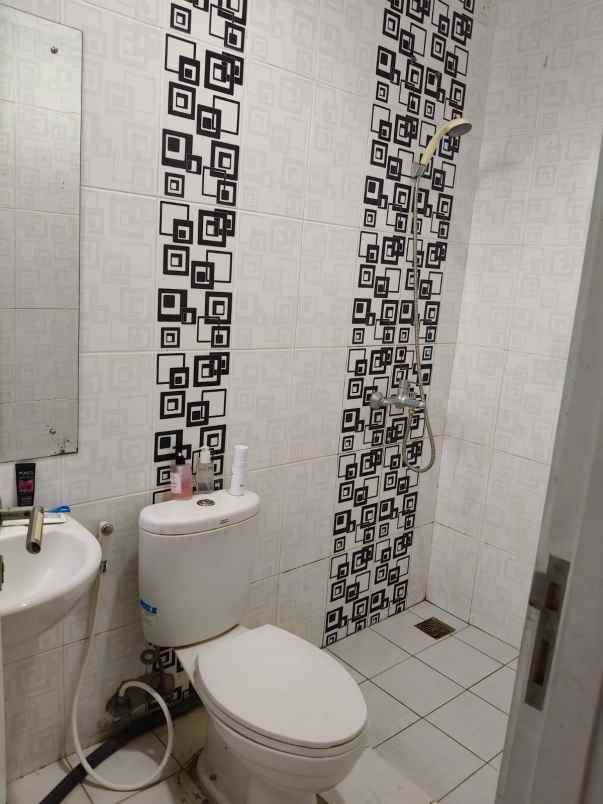 dijual rumah jakarta garden city