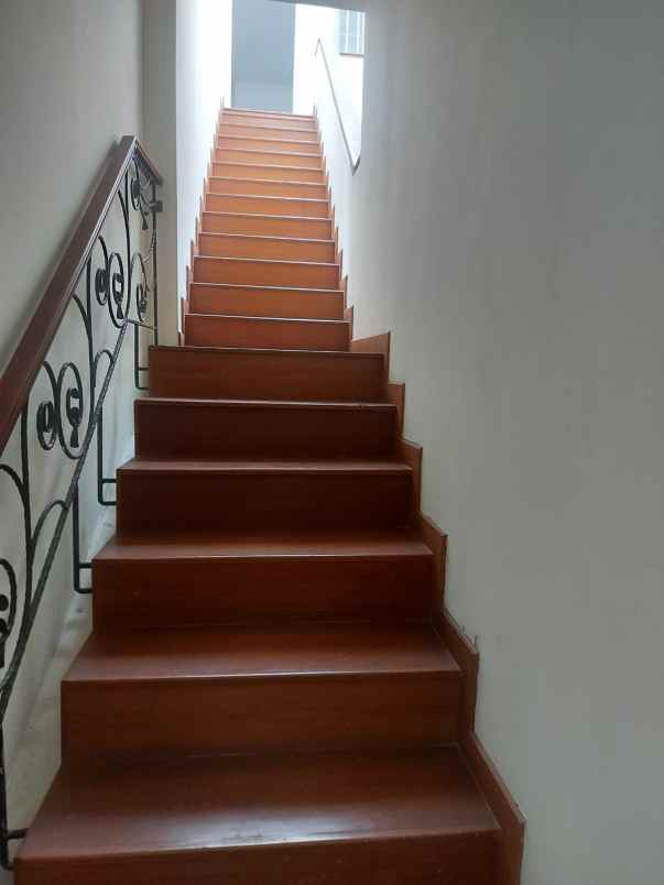 dijual rumah jalan hang lekir