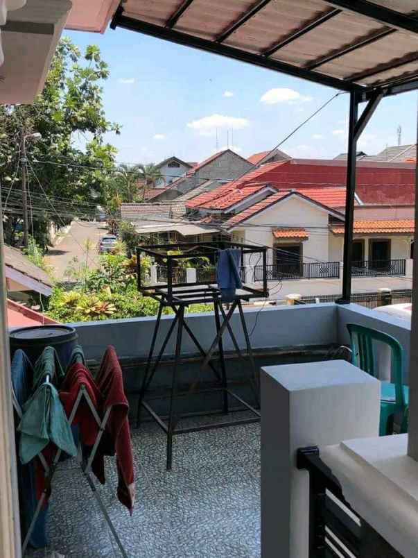 dijual rumah jalan margakencana utara