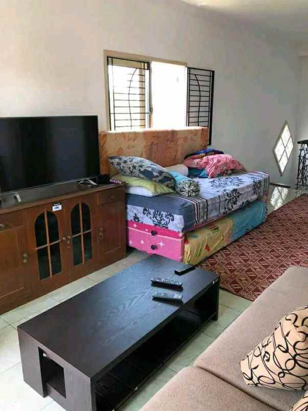 dijual rumah jalan margakencana utara