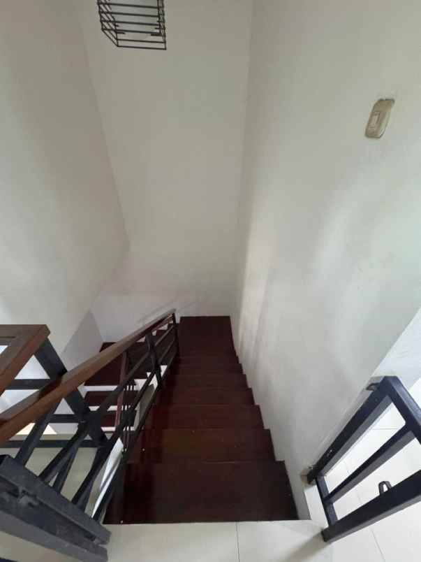 dijual rumah jalan moh kahfi ii