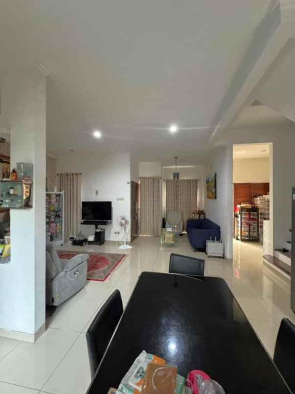 dijual rumah jalan moh kahfi ii