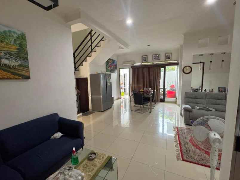 dijual rumah jalan moh kahfi ii
