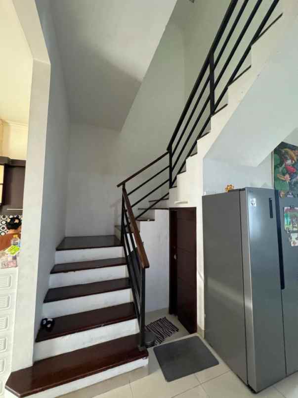 dijual rumah jalan moh kahfi ii