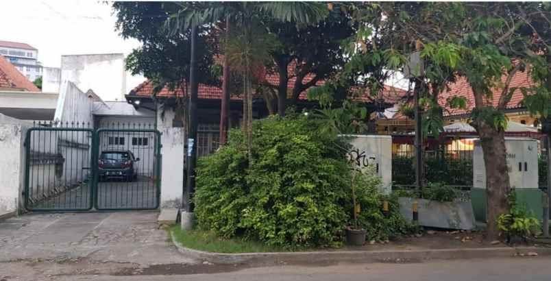 dijual rumah jalan progo