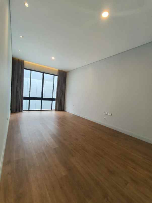 dijual rumah jalan puri widya kencana