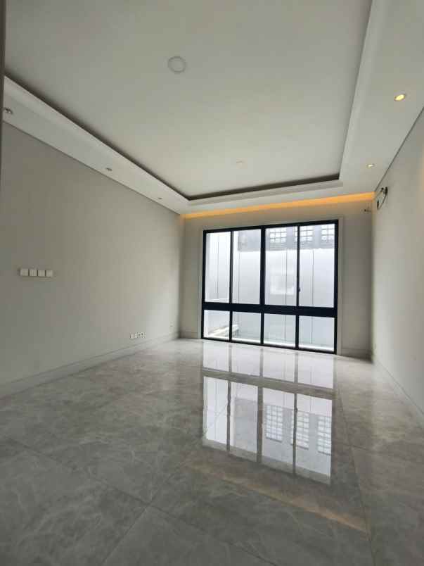 dijual rumah jalan puri widya kencana