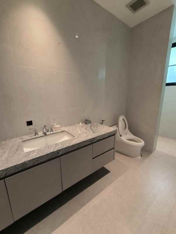 dijual rumah jalan puri widya kencana