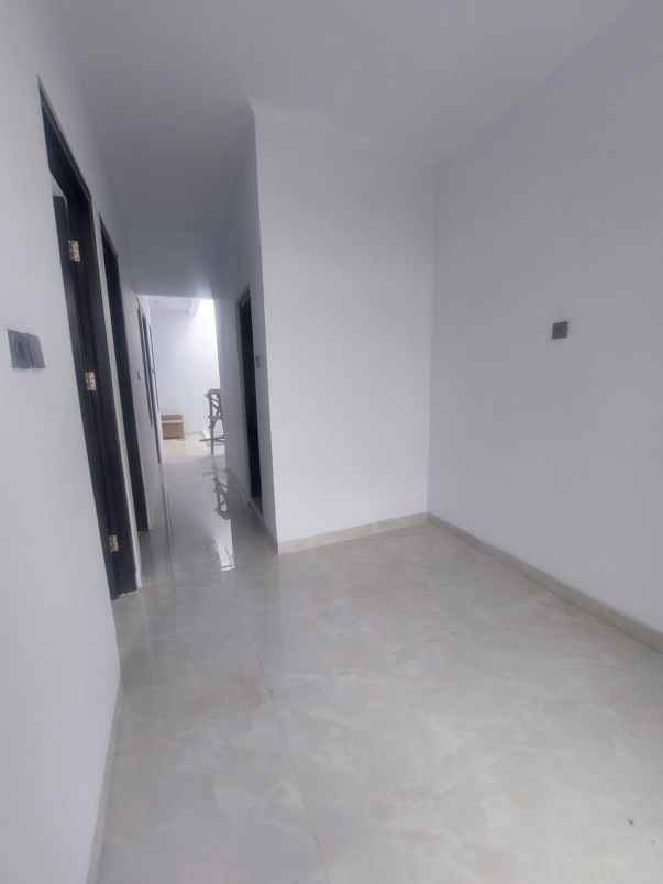 dijual rumah jalan putri tunggal