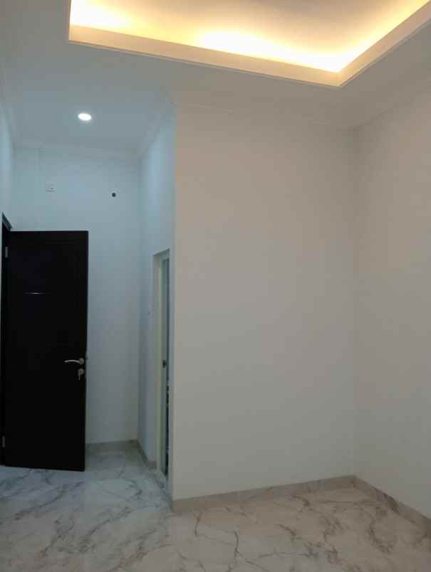 dijual rumah jalan raya ceger pondok aren