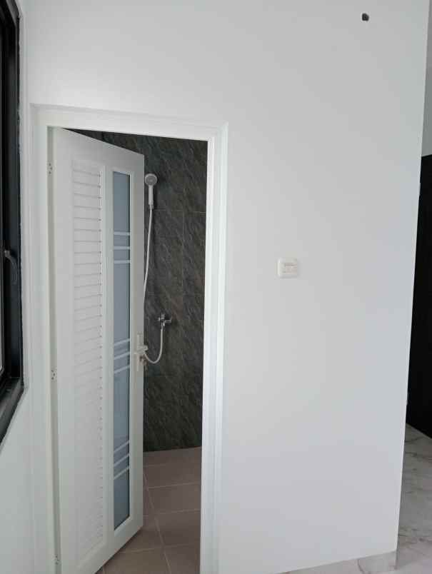 dijual rumah jalan raya ceger pondok aren