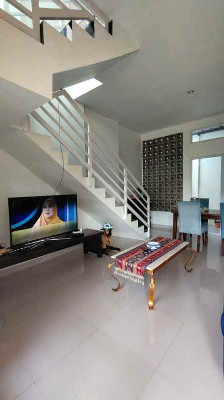 dijual rumah jalan raya ciater bsd serpong