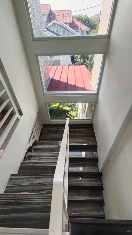 dijual rumah jalan raya ciater bsd serpong